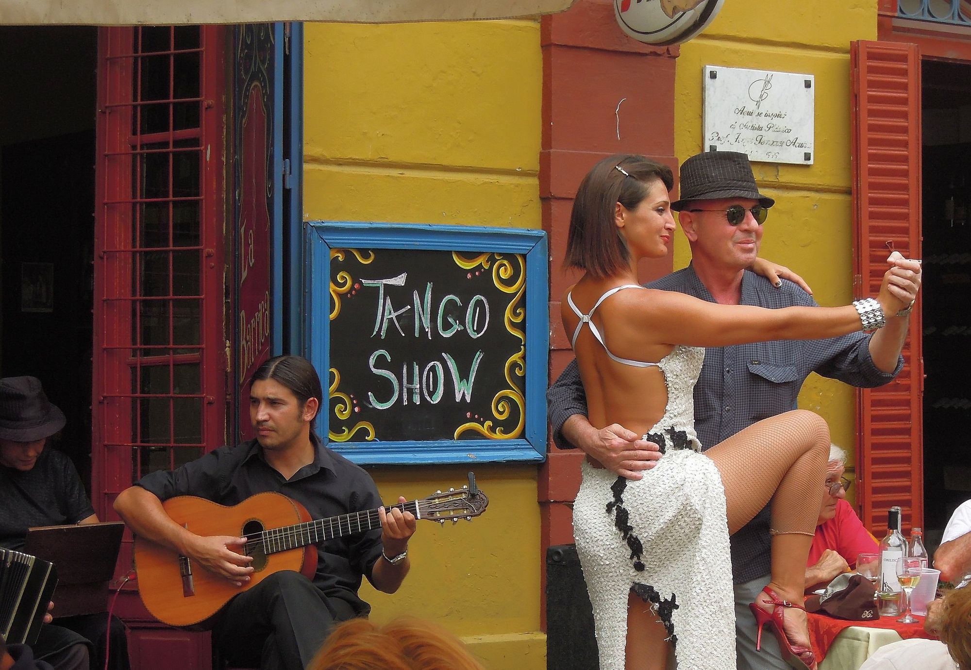 Argentina (La Boca)-Tango show by Güldem Üstün, licensed under CC BY 2.0.